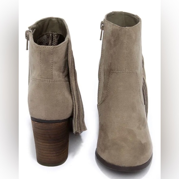 Madden Girl (size 8) Taupe Fringe Booties with Heels - Picture 4 of 16